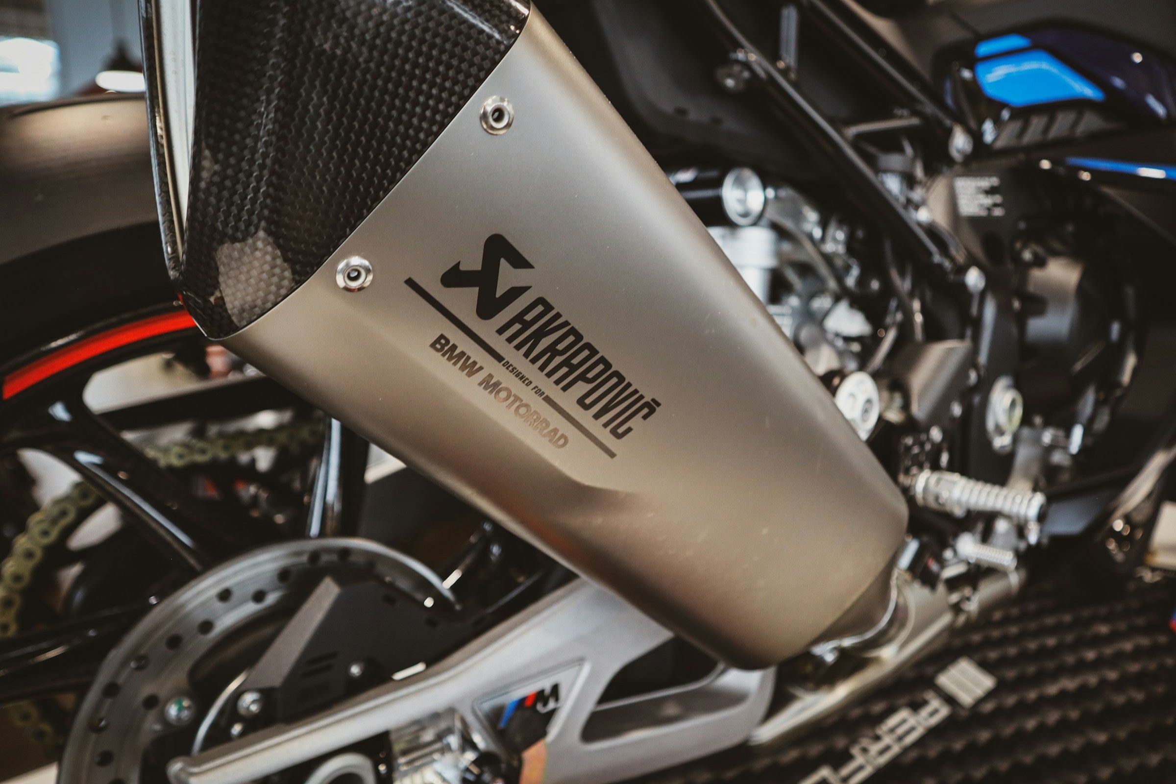 moto-exhaust