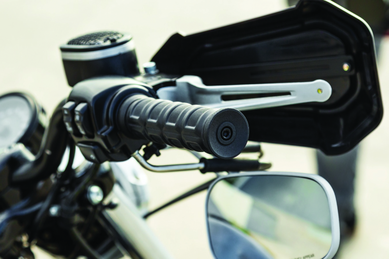 Kuryakyn Dillinger Grips Dual Cable