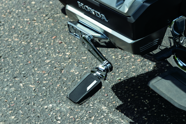 Kuryakyn Omni Cruise Mounts With Pegs