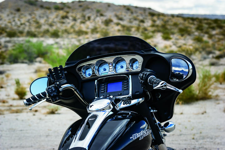 Kuryakyn Tri-Line Gauge Trims 14-Up Touring Models