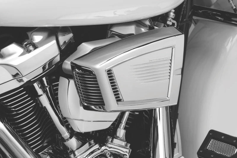 Kuryakyn Servo Cover Milwaukee-8 With Kuryakyn Air Cleaners Chrome