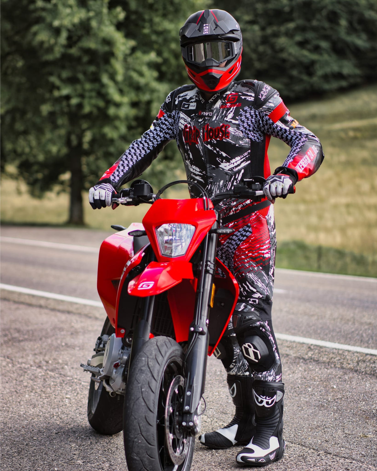 Custom Vinvo race suit